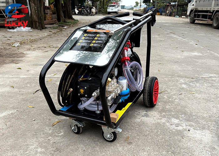 may-rua-xe-sieu-cao-ap-25kw-600bar-lk8700psi-1