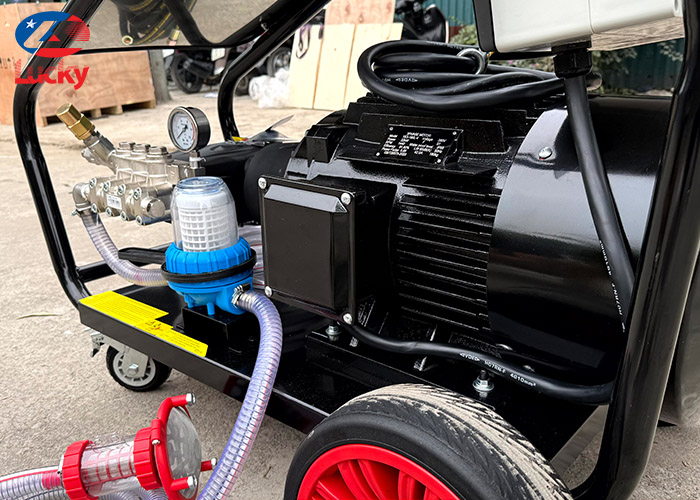 may-rua-xe-sieu-cao-ap-25kw-600bar-lk8700psi-3