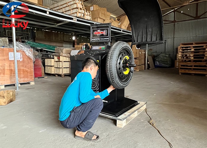 Máy cân bằng lốp ô tô tự động Lucky L801