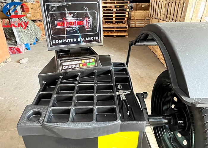 Máy cân bằng lốp ô tô tự động Lucky L801