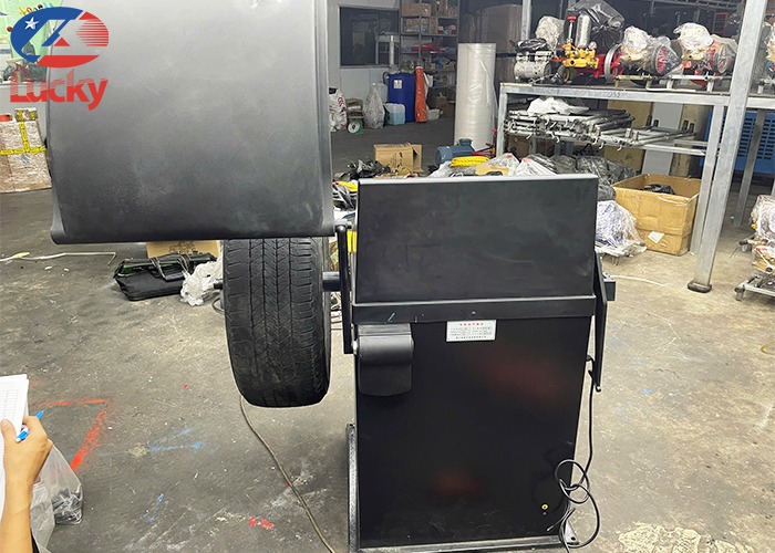 Máy cân bằng lốp ô tô tự động Lucky L801