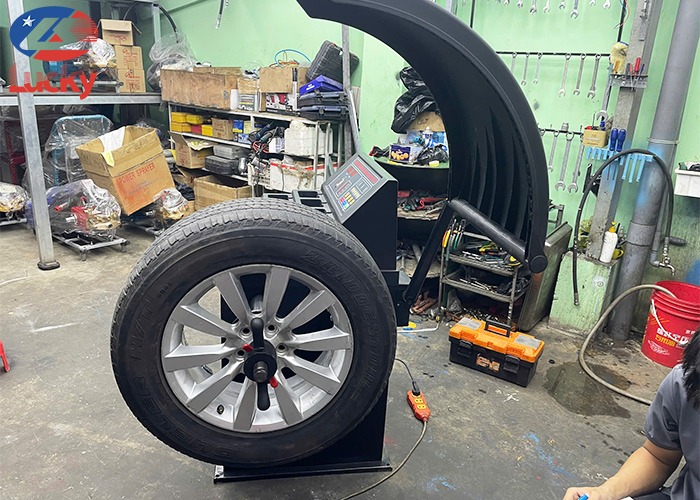 Máy cân bằng lốp ô tô tự động Lucky L801