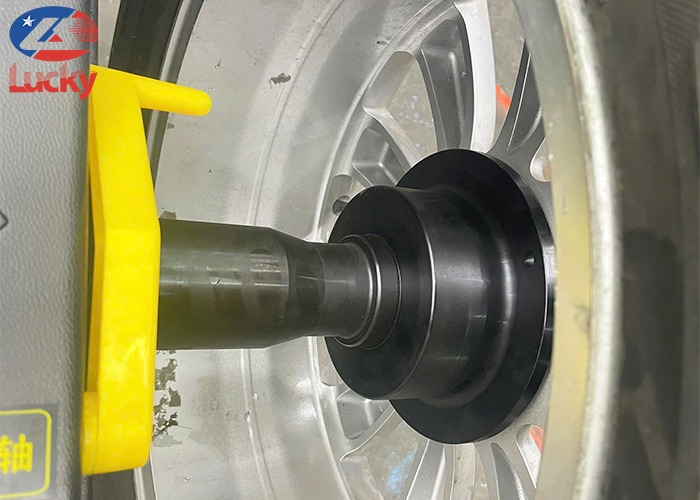 Máy cân bằng lốp ô tô tự động Lucky L801