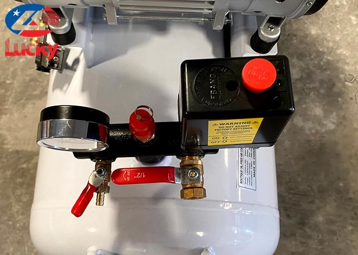 Máy nén khí không dầu 180 lít 4.5hp Lucky Sun
