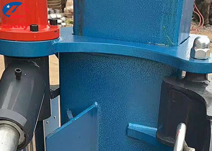 Máy ra vào lốp xe tải kiểu đứng Lucky