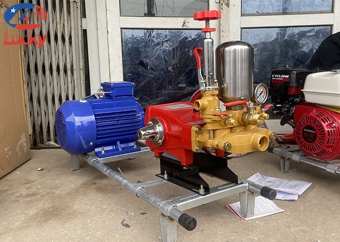 máy rửa xe dây đai piston sứ HL80S