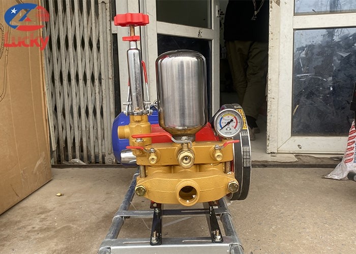 máy rửa xe dây đai piston sứ HL80S