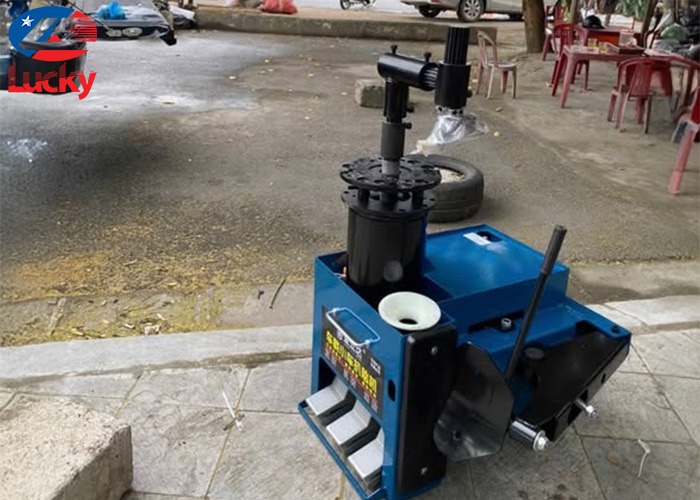 Máy ra vào lốp LKK-850 cho xe ga, ô tô du lịch