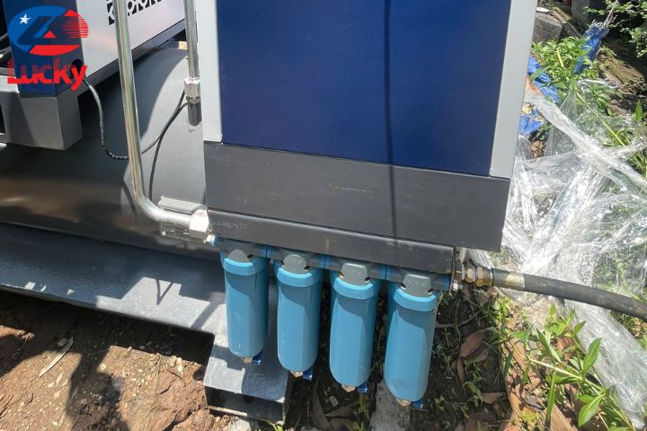 -lap-dat-may-nen-khi-truc-vit-tich-hop-20a-cho-bai-xe-nam-dat-4