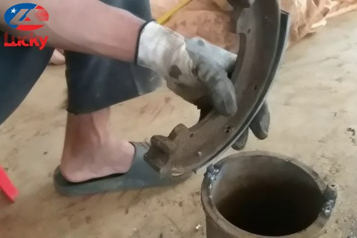 tán má phanh thủ công bằng tay