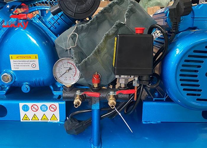 Máy nén khí 2 đầu 250 lít 8bar Lucky Sun