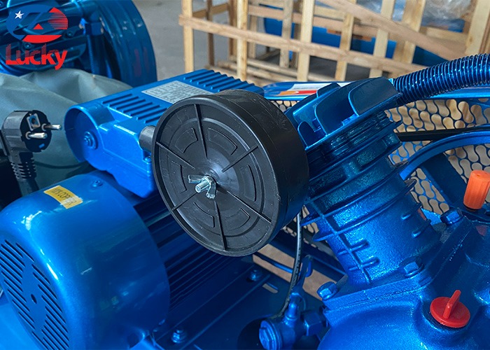 Máy nén khí 2 đầu 250 lít 8bar Lucky Sun