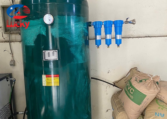 lap-dat-he-thong-nen-khi-20hp-cho-xuong-san-xuat-nhua-3