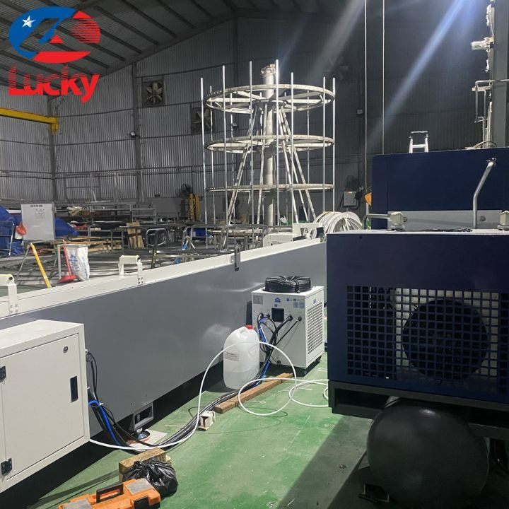 29-10-25-dien-may-lucky-lap-dat-may-nen-khi-truc-vit-tich-hop-30a-cho-xuong-co-khi-tai-ho-chi-minh-5