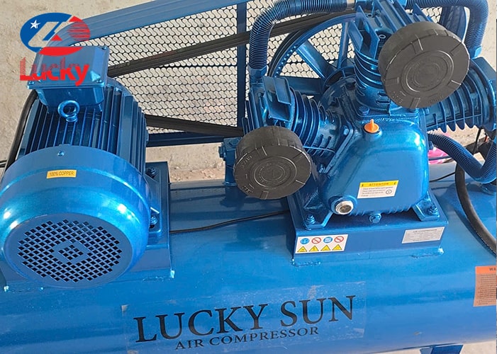 ban-giao-may-nen-khi-piston-250-lit-7-5hp-ap-12-bar-cho-cong-ty-may-3