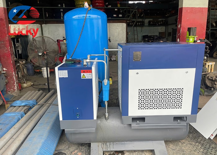 ban-giao-may-nen-khi-truc-vit-tich-hop-30hp-cho-xuong-lam-lop-xe-o-to-1