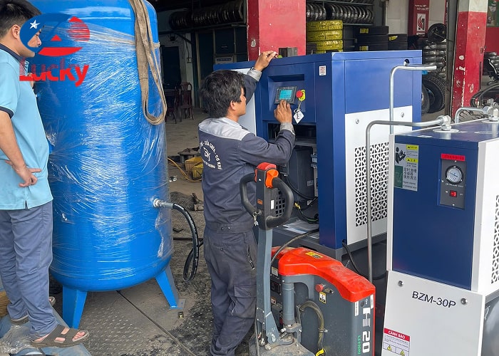 ban-giao-may-nen-khi-truc-vit-tich-hop-30hp-cho-xuong-lam-lop-xe-o-to-6