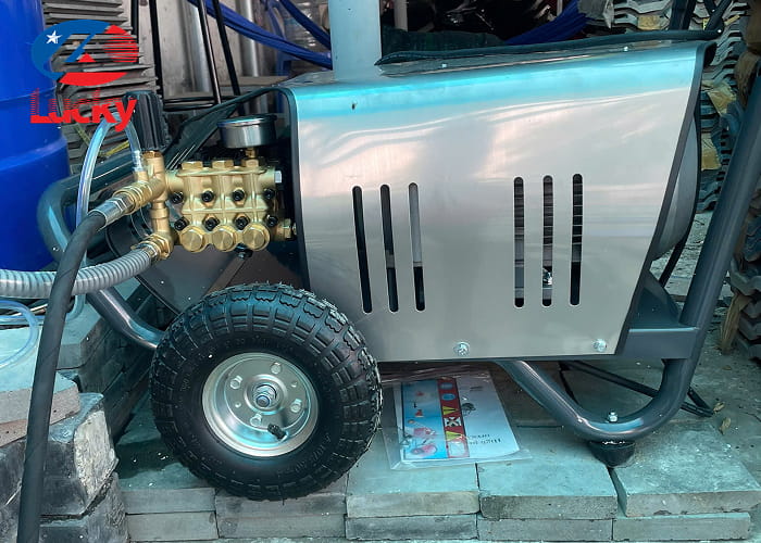 ban-giao-bo-rua-xe-co-cau-nang-1-tru-chu-h-duong-nen-cho-gara-o-to-anh-buu-o-tp-thu-duc-5