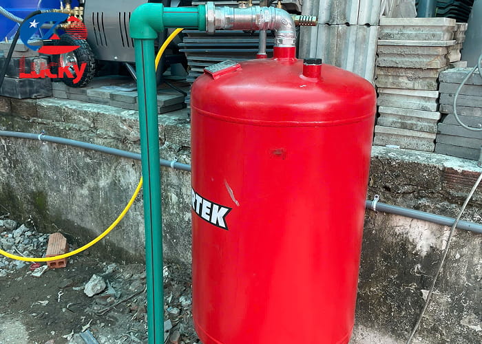 ban-giao-bo-rua-xe-co-cau-nang-1-tru-chu-h-duong-nen-cho-gara-o-to-anh-buu-o-tp-thu-duc-4