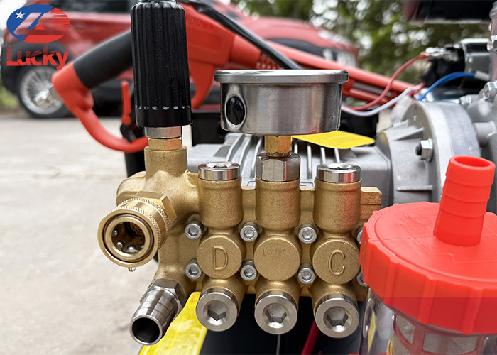 may-rua-xe-cao-ap-chay-dau-lucky-2600psi-10