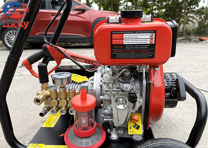 may-rua-xe-cao-ap-chay-dau-lucky-2600psi-11