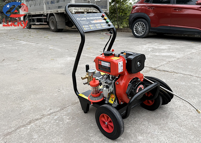 may-rua-xe-cao-ap-chay-dau-lucky-2600psi-12