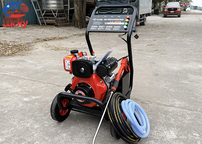 may-rua-xe-cao-ap-chay-dau-lucky-2600psi-13