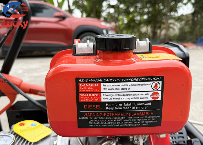 may-rua-xe-cao-ap-chay-dau-lucky-2600psi-9