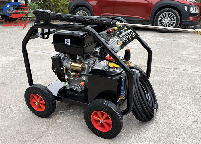 may-rua-xe-cao-ap-chay-xang-lucky-3600psi-2