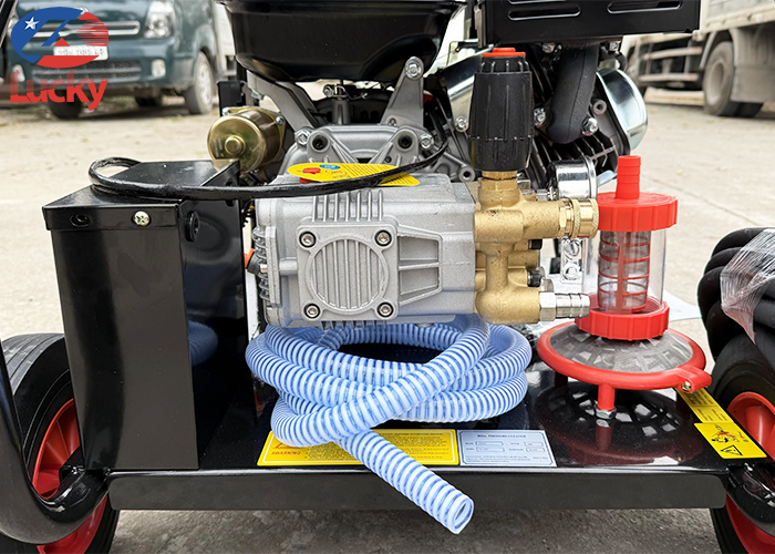 may-rua-xe-cao-ap-chay-xang-lucky-3600psi-4