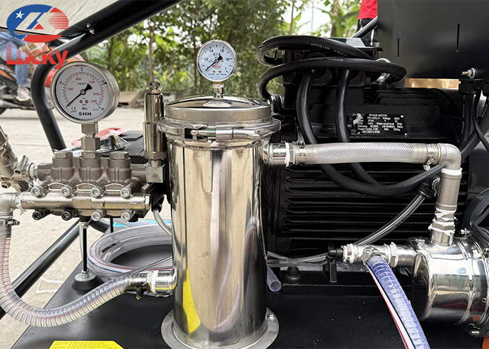 may-rua-xe-cao-ap-lucky-11600psi-2