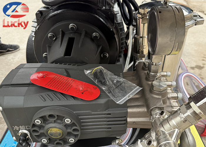 may-rua-xe-cao-ap-lucky-11600psi-5