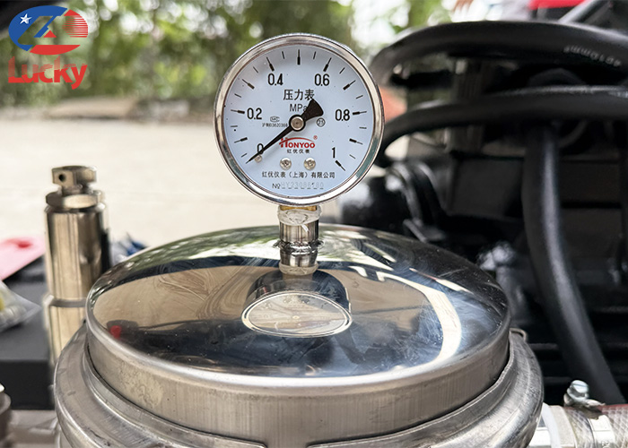 may-rua-xe-cao-ap-lucky-11600psi-7