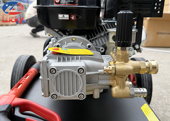 may-rua-xe-cao-ap-chay-xang-lucky-2200psi-5