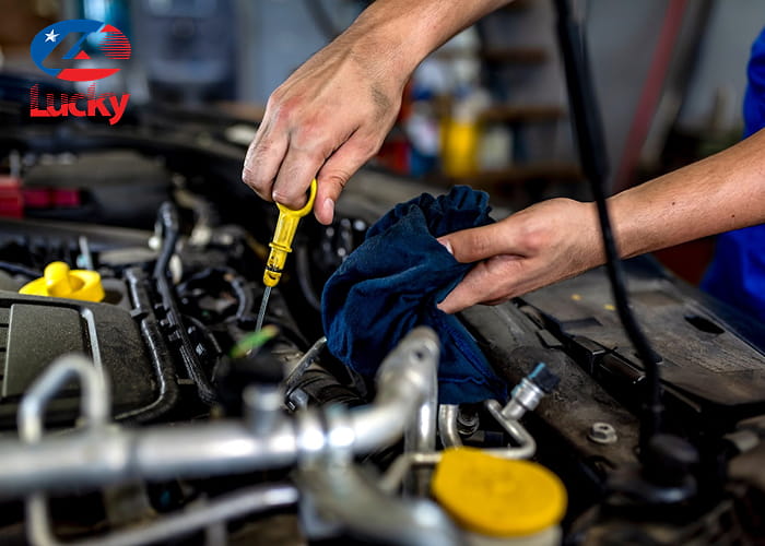 thay-dau-hop-so-o-to-6