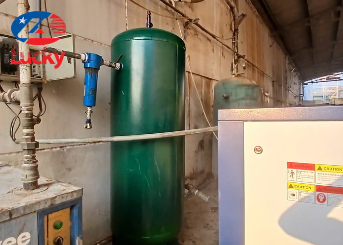 lap-dat-he-thong-nen-khi-30hp-22kw-bien-tan-cho-xuong-lap-rap-tu-go-tai-duc-hoa-long-an-3